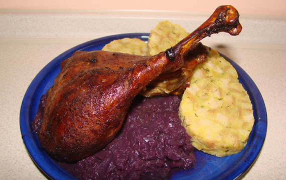 Goose with red cabbage