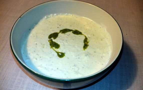 Blue cheese dip with basil pesto